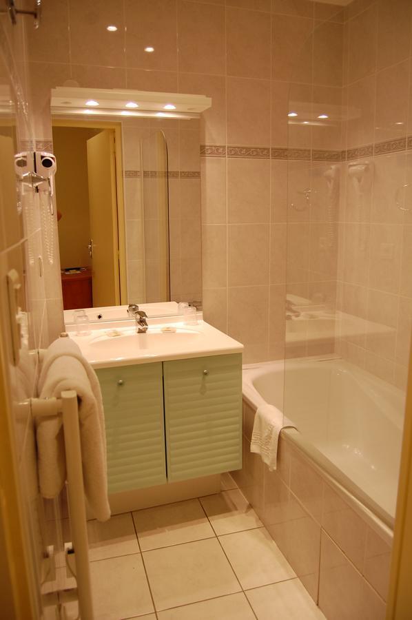 Appart'Hotel La Suze Sur Sarthe Ngoại thất bức ảnh