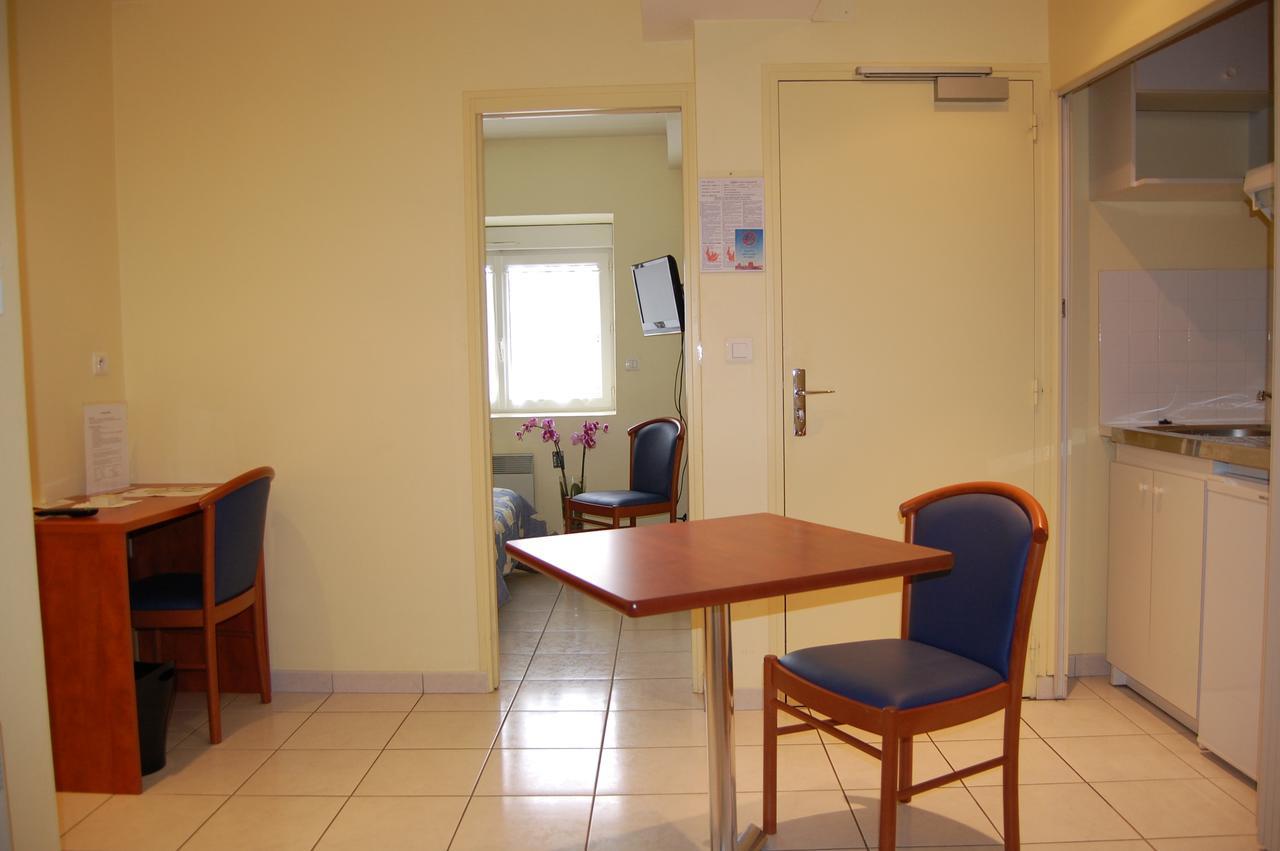 Appart'Hotel La Suze Sur Sarthe Ngoại thất bức ảnh