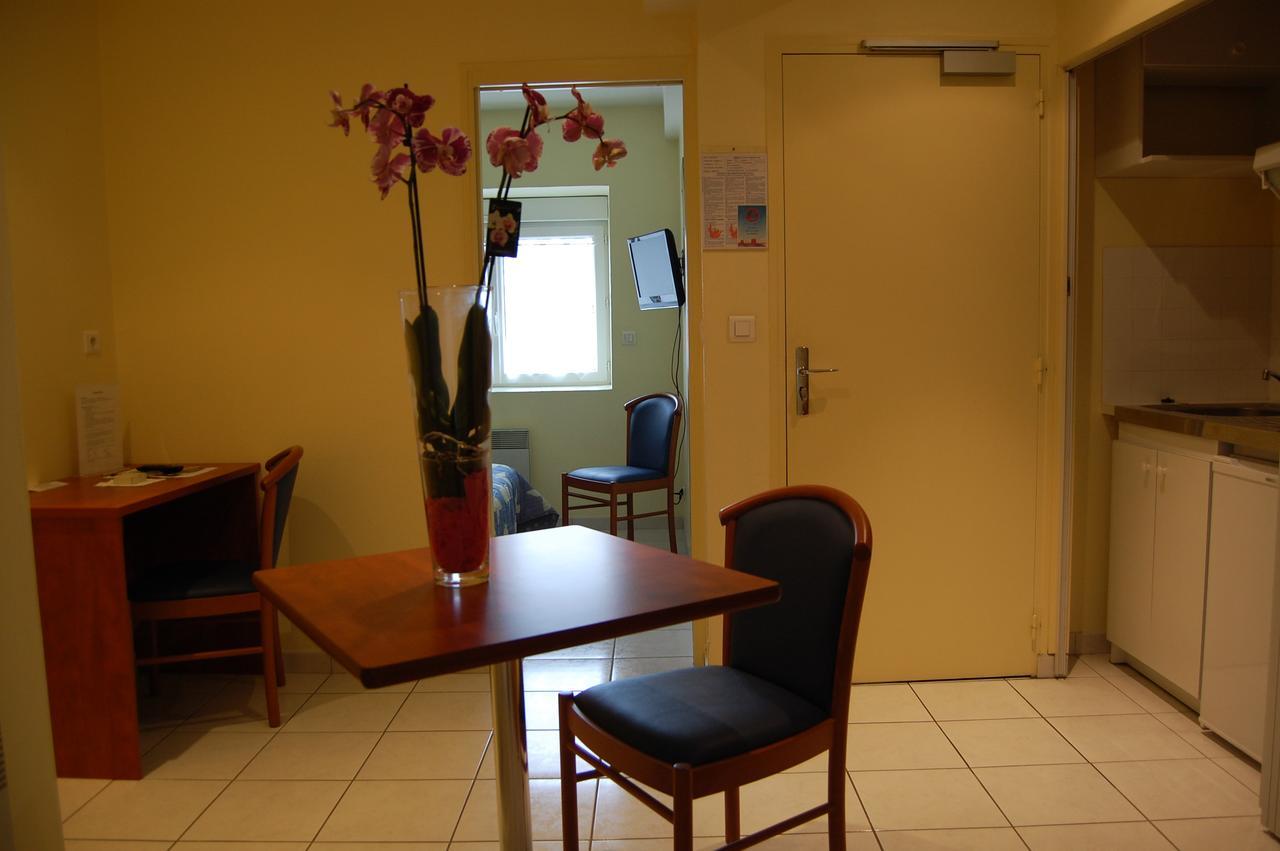Appart'Hotel La Suze Sur Sarthe Ngoại thất bức ảnh